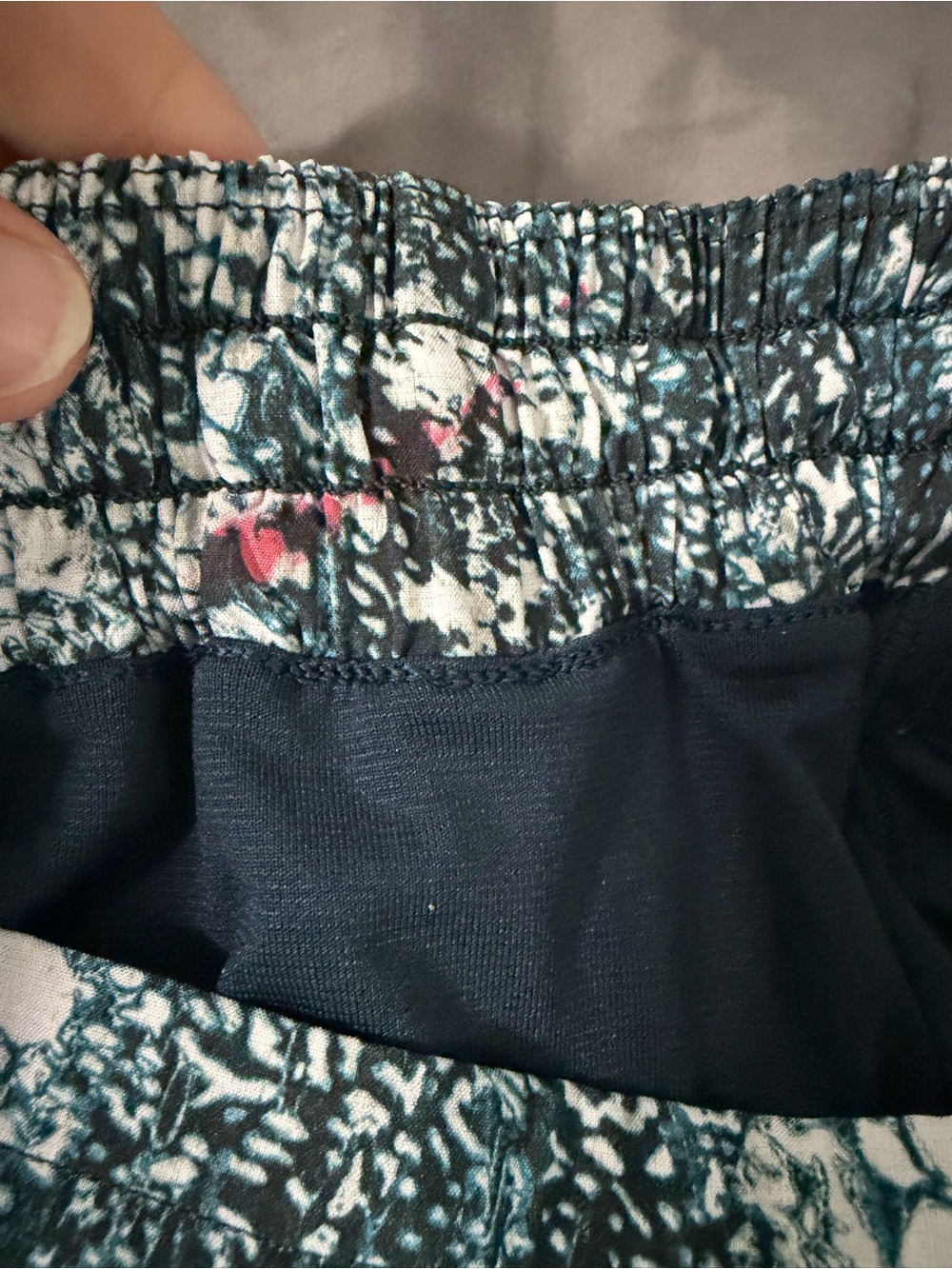 Lululemon hotty hot shorts II 4“women’s size 6 Running Shorts - green activewear - Picture 7 of 11